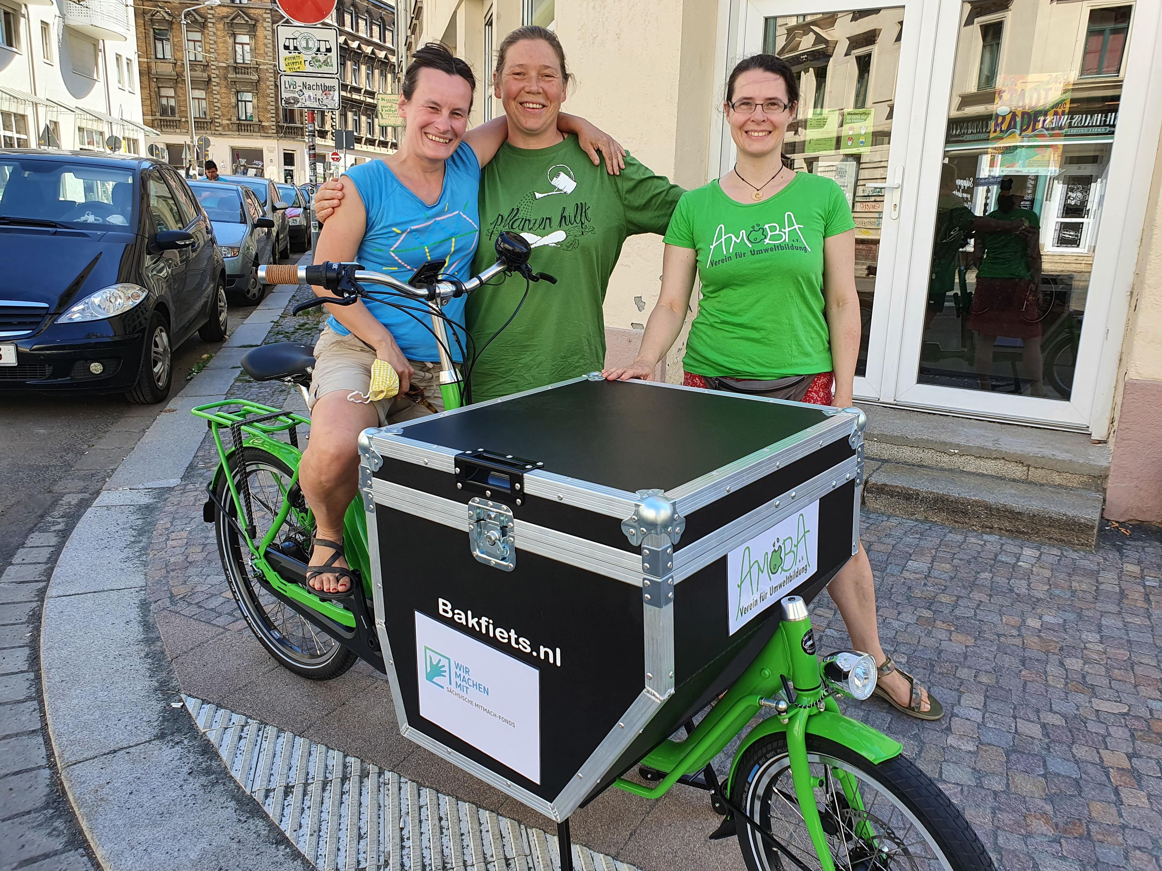 Amöba Vorstand mit dem neuen Lastenrad